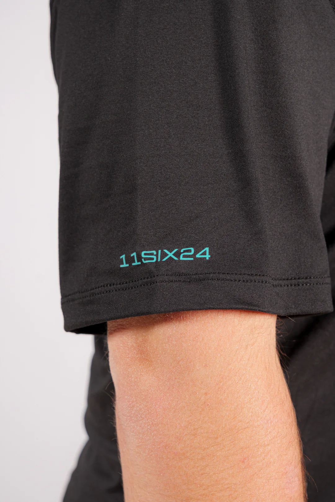 11SIX24 HexFlow Henley